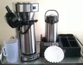 Kaffeemaschine mit 2. Pumpkanne + 1000 Filter + Kaffeestation 1er + Meßbecher