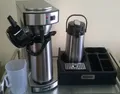 Gastro-Kaffeemaschine mit 2. Pumpkanne + 1er Kaffeestation + Meßbecher