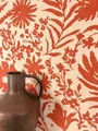 Newroom Vliestapete Narcisa Red Tapete Mustertapete Blumen,Blüten,Blätter, Rot Tapete Floral Blumen - Mustertapete Blumentapete Rostrot Beige Romantisch Modern Blüten Blätter für Wohnzimmer Schlafzimmer Küche, Blumentapete