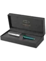 Parker 51 Kugelschreiber | Petrolblauer Schaft mit Chromfarbenen Zierteilen | Mittlere Schreibspitze mit Schwarzer Nachfüllmine | Geschenkbox