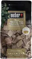 Weber Buchen-Räucherchips mit Bitburger Premium Pils/BBQ-Zubehör, Natürliche Räucherchips für den Grill, Süß-fruchtiges Aroma mit besonderer Bitburger-Note, 0,7 kg