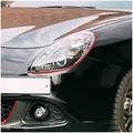 Devil Eye® Scheinwerferfolie rot Zierstreifen Dekor Dekorleiste Folie Flexibel für Scheinwerfer Kfz Auto Zubehör Selbstklebend KX004 (Kompatibel mit Alfa Romeo Giulietta ab 2010)