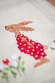 Vervaco Stickpackung Kreuzstich Set Vorgedruckt Tischläufer Osterhasen im Garten Stickdecken Vorgezeichnet DIY Basteln Kreativ Stickläufer zum Selbersticken 40 x 100 cm Stickset
