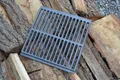 SEZAM - Ofenrost 26 x 26 cm Gusseisen Gussrost Kaminrost eckig Ascherost Kaminofen Tafelrost Rost Ofengitter Kamin