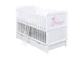 Baby-Delux Babybett Natalie Princess Bettkasten, Kinderbett Gitterbett 140x70 weiß mit Beißschienen Schublade, Matratze