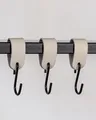 Metallbude Kleiderhaken S-HAKEN - 3er Set in Beige/Schwarz - Modernes Design - Garderobenhaken aus Hochwertiger Lederschlaufe & Stahl - 10 cm