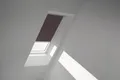 VELUX Dachfenster Verdunkelungsrollo mit grauem Alu-Rahmen solarbetrieben DSL UK04 4559K