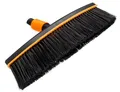 Fiskars Straßenbesen, Besenkopf, Breite: 38 cm, Kunststoff-Borsten, Schwarz/Orange, QuikFit, 1001416