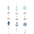 com-four® 3X Hängedeko Maritim - Dekoration zum Aufhängen - Steuerrad, Anker und Fische aus Holz mit Muscheln - Hängedeko (3 Stück - bunt 60cm)