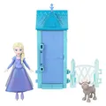 Mattel Disney Die Eiskönigin Spielzeug, Arendelle-Spielset mit Kleiner Puppe und 5 Überraschungen, einschließlich Puppe, Freund-Figur und 34 Zubehörteile für das Dorf (Stile können abweichen), JFG24