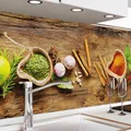 danario Küchenrückwand selbstklebend - Matt - Spritzschutz Küche - versteifte PET Folie - 0,4 mm - Gewürze auf Holz - 60cm x 500cm