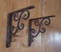 LB H&F Lilienburg Wandregalhalter LB H&F 2 Stück Wandregalträger Regalträger Träger Halterung, Regal selber bauen DIY Gusseisen Antik Stil Wandwinkel Regalhalter Konsole Wandkonsole Regalwinkel Landhaus Nostalgie Vintage Shabby Hygge Barock Ornament Wandkonsole Art Deco, Antik Design