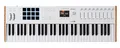 Arturia KeyLab 61 MK3 Weiß MIDI Controller-Tastatur für die Musikproduktion, mit einem All-in-One-Software-Bündel - 61 Tasten, 9 Encoder, 9 Fader, 12 Pads – Weiß