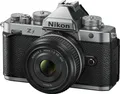 Nikon Z f Silber + Z 40 mm f/2 SE + Promo-Case