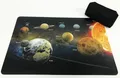 Schreibtischunterlagen Set Planeten 40 x 60 cm mit schwarzem Stiftemäppchen