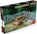 MiniArt 35641 1:35 Gartengeräte-Set - originalgetreue Nachbildung, Modellbau, Plastik Bausatz, Basteln, Hobby, Kleben, Modellbausatz, Zusammenbauen, unlackiert, Geformte Farbe