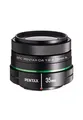 PENTAX smc DA 35mm F2.4AL Standardobjektiv Brennweite 53,5 mm (entspricht dem 35-mm-Format) Hohe Abgrenzungsleistung F2.4 Hohe Helligkeit Kompaktes leichtes Design Asphärische Linse