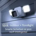 Blink Outdoor + Floodlight – kabellose, batteriebetriebene Flutlicht-Halterung und smarte HD-Sicherheitskamera, 700 Lumen, Bewegungserfassung, Ei... - Weiß