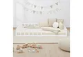 Homestyle4u Kinderbett 90x200 / 120x200 Weiß Natur Holzbett Bodenbett Montessori Kleinkind (Komplett-Set mit Lattenrost, Matratze mit OEKO-TEX® Standard 100), mit Rausfallschutz, wechselseitig