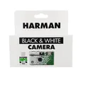 Ilford HP5 + Einwegkamera mit Blitz, Weiß und Schwarz