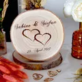 Baumscheibe mit Gravur Doppelherz Namen und Datum Hochzeit Jahrestag
