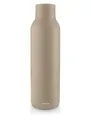 Eva Solo | Urban Isolierflasche 0,7 l Caramel Cream |Der Flaschenkorpus besteht aus 90 Prozent Recycling-Edelstahl | Caramel Cream