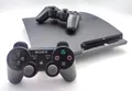 Sony PlayStation 3 Slim 120GB + 2 Controller + 2 Gratis Spiele Spielkonsole