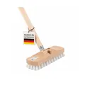 BawiTec Qualitäts Schrubber Schrubberbürste 22cm mit Stiel 120cm Lackiert Scheuerbürste Weiße Harte Kunststoff-Borsten Schrubberbesen mit Metallgewinde Bodenschrubber für Haushalt, Küche, Bad, Gewerbe