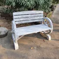 Gartenbank mit Wagenrädern als Armlehne Sommerset Weiß Rustikal