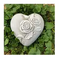 Radami Herz mit Rosen Gedenkstein Valentinstag Grabherz Grabschmuck Grabdeko Trauerherz Handarbeit weiß 17cm 2kg