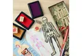 Kikkerland Stempel Anatomie Holzstempel Set mit 21 Stempeln, Stempelkissen und Vorlage