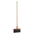 Kerbl Stossscharre 30 cm breit mit Stiel, Scharre aus Federstahl 1 mm stark (29268)