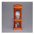 Esszimmer Vitrine aus Holz mit Porzellan, Pfeife und Spirituosen