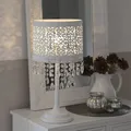Tischlampe MARRAKECH weiß aus Metall mit orientalischem Muster und Kristallen