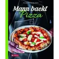 Mann backt Pizza
