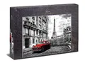 Ulmer Puzzleschmiede - Puzzle „Paris - mon Amour“ - Künstlerisches 1000 Teile Stadt-Puzzle - nostalgisches Paris-Motiv in schwarz-weiß mit rotem Auto und Eiffelturm als Hintergrund