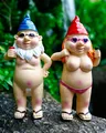 Yomisee Gartenzwerge 2 Stück Gartenfiguren Gnom Zwerg Wetterfest Balkon Deko