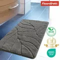 FLOORDIREKT Badematte Maris - Flauschiger Badvorleger mit Blattstruktur - Rutschhemmende Rückseite - Dunkelgrau - 60 x 120 cm