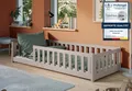 Kids Collective Kinderbett Bodenbett Bett mit Rausfallschutz & Lattenrost Montessori Bett Kinder (Jungen, Mädchen, Kinder, weitere Größen 80x160, 80x180, 90x200, 120x200, 140x200 cm), Jugendbett Einzelbett optional mit Matratze Kaschmir Kiefer 90x190 cm