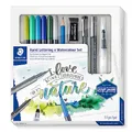 STAEDTLER Handlettering & Aquarell Set, Komplett-Set zum Kombinieren von Hand Lettering mit angesagten Aquarelleffekten, inclusive Step-by-Step-Anleitungen und ausführlichen Beschreibungen, 61 3001-2
