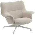 Muuto - Doze Lounge Chair Low, Drehgestell hellgrau / beige (Bezug Hearth 7)