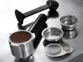 DeLonghi EC685.M Dedica Style Siebtrger Espressomaschine silber