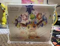 Pokémon Prismatische Entwicklungen Top Trainer Box DE NEU & OVP in Acrylbox