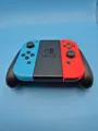 Original Nintendo Switch Joy-Con   Blau/Rot + Original Grip / Neue Analog Sticks