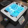 Outdoor Whirlpool Oasis mit Treppe