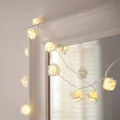 Lights4fun 30er LED Rosen Lichterkette strombetrieben Weiße Blumen warmweiße Beleuchtung Rosenlichterkette Tischdeko Fenster Schminktisch Beleuchtung Rosen Girlande mit Stecker