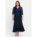 Abendkleid SHEEGO "Große Größen", Damen, Gr. 54, Normalgrößen, blau (marine), Obermaterial: 100% Polyester;Futter: 100% Polyester;Spitze: 88% Polyamid, 12% Elasthan, unifarben, elegant, figurumspielend lang, V-Ausschnitt, ohne Ärmel, Kleider Partykleid, mit floraler Spitze
