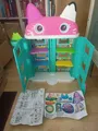 DREAMWORKS GABBY'S DOLLHOUSE: Puppenhaus ohne Figuren/Möbel über 60 cm groß