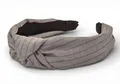 styleBREAKER Damen Haarreif gestreift mit Knoten | breiter Stoff Haarreifen 5,5 cm weich & edel | flexibler Twist Turban Kopfschmuck, Farbe:Grau