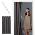 tinycurtains Türvorhang mit Stange weiß 70-120 cm Thermo Vorhang ohne Bohren, blickdicht, Ösen, verdunkelnd, Polyester, grau Nebula, Türgardine mit Klemmstange Raumtrenner Vorhang Tür grau 150 cm x 210 cm
